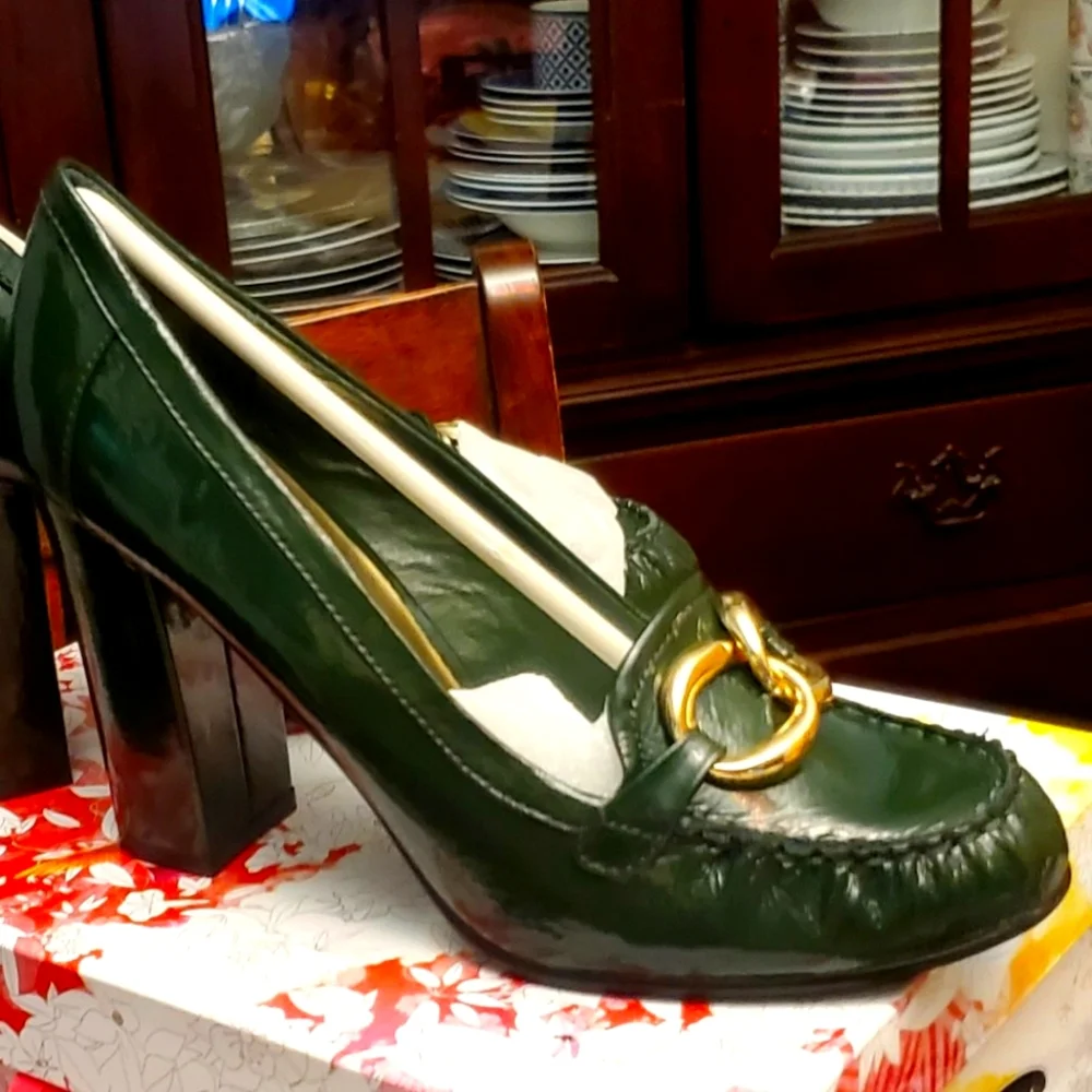 Beautiful Patent Leather Loafer - Picture 2 of 7